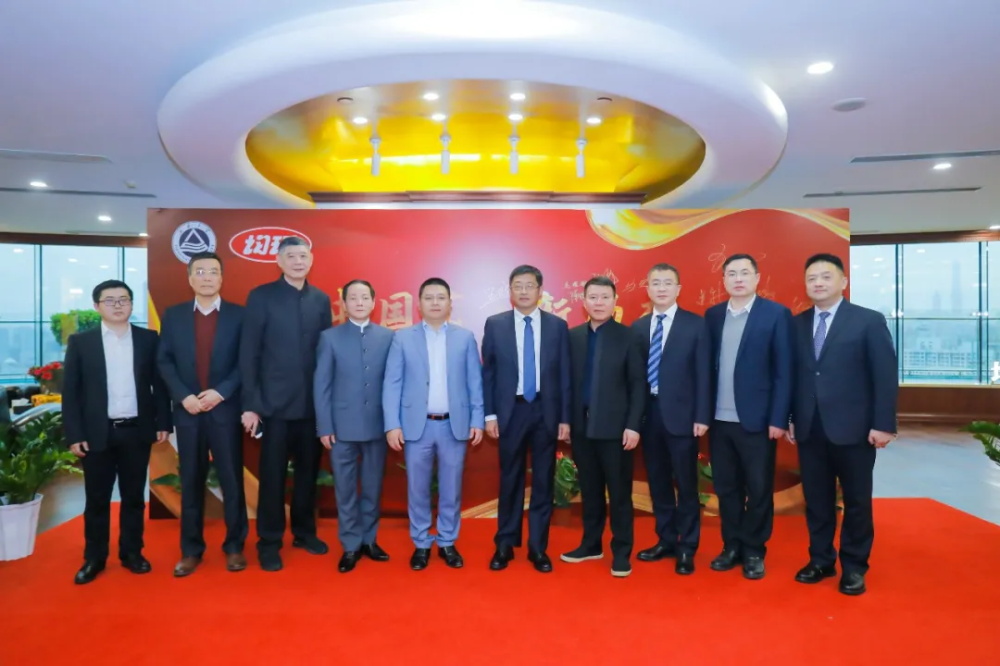 bc2c8298-5c45-449b-9b8b-1b70e60b9bcc