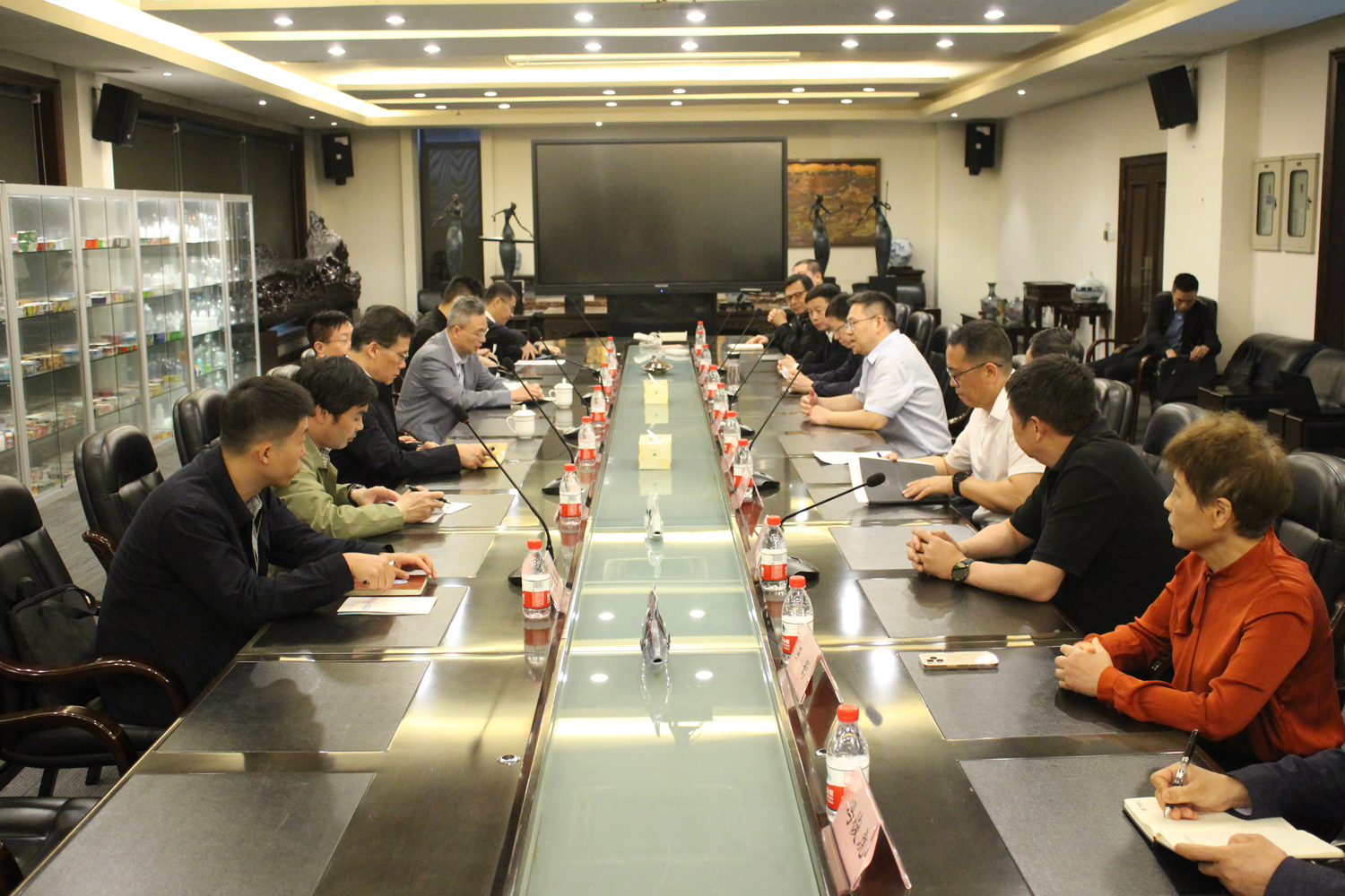 e77ca789-0e04-4341-aa1b-03936b18e731